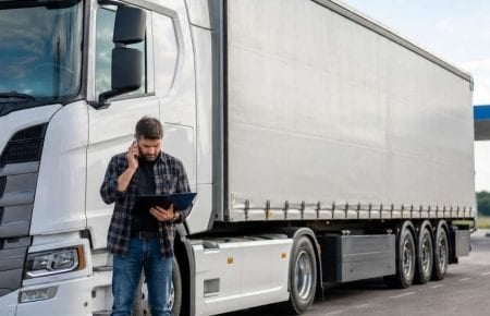 Semiremorcă dubă pentru transport de confecții